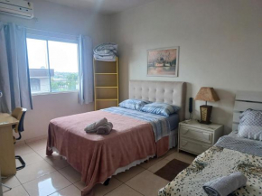 Ap de 2 quartos com 2 AR, garagem, no centro sul